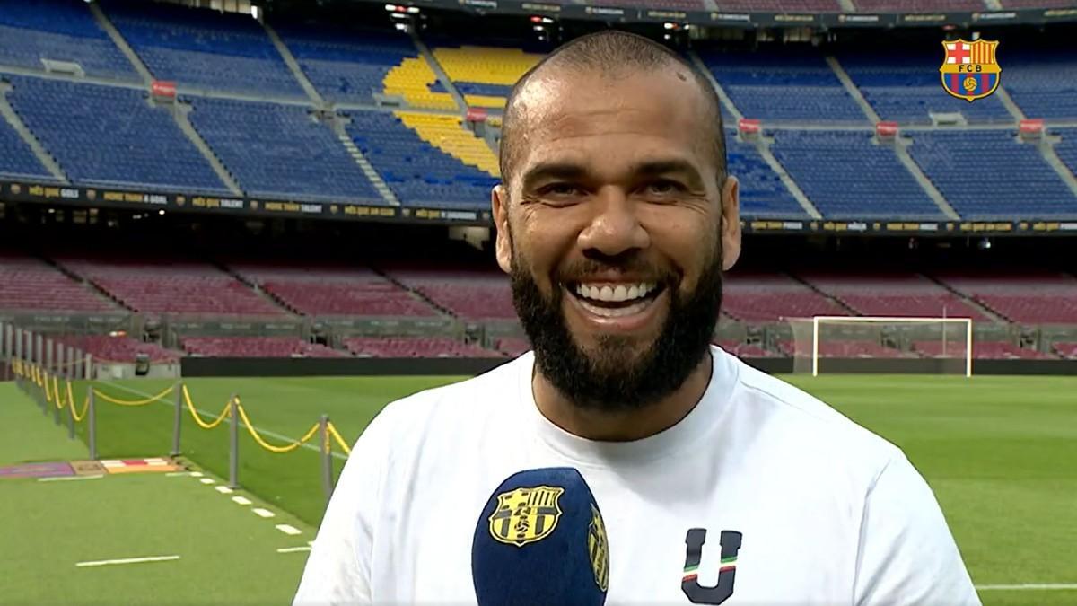 Dani Alves en una entrevista con Barça TV