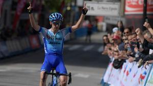 Simon Yates se apuntó la primera etapa en la Vuelta a Asturias