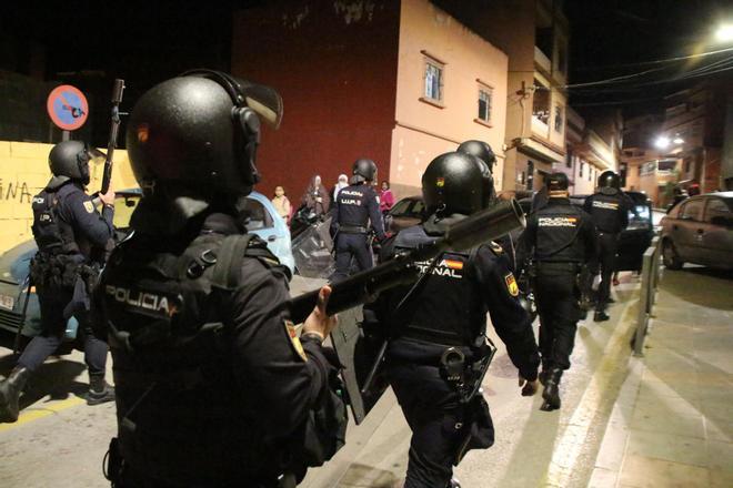 Unidades especializadas de la Policía Nacional se desplazan a Ceuta ante la oleada de violencia por la muerte de un joven de 16 años