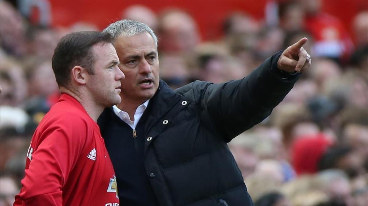 Mourinho parece señalarle el camino de China a Rooney