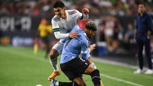 Ronald Araujo solo pudo jugar la primera media hora del amistoso ante México y Uruguay