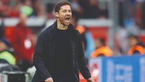 Xabi Alonso, renovado: El Leverkusen me está ayudando mucho a crecer