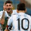 Rodrigo De Paul con Messi en un partido de Argentina
