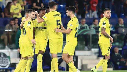 Jugadores del Villarreal celebran un gol de Chukwueze