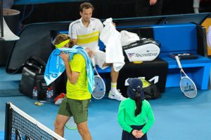 Medvedev derrotó a Tsitsipas Medvedev derrotó a Tsitsipas