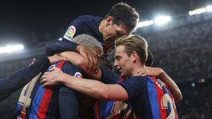 Resumen, goles y highlights del FC Barcelona 2 - 1 Real Madrid de la jornada 26 de LaLiga Santander
