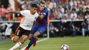 El valencianista Cancelo, en un partido ante el Barça El valencianista Cancelo, en un partido ante el Barça