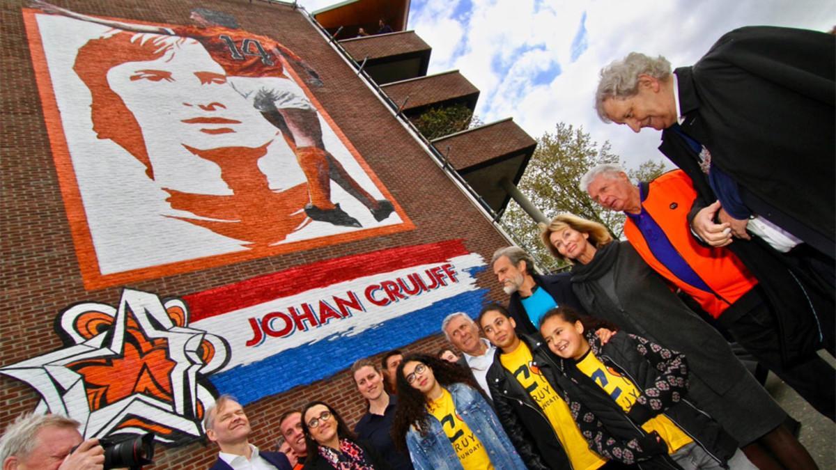 Así es el mural en honor a Johan Cruyff