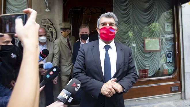 Laporta y Koeman han abandonado el Via Veneto sobre las 16:00 Laporta y Koeman han abandonado el Via Veneto sobre las 16:00