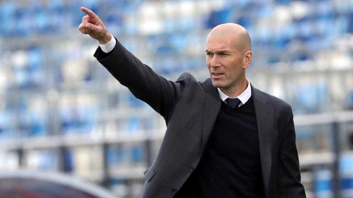 Zinedine Zidane se aleja del Manchester United