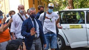 Luis Suárez, en Italia antes de su examen de italiano Luis Suárez, en Italia antes de su examen de italiano