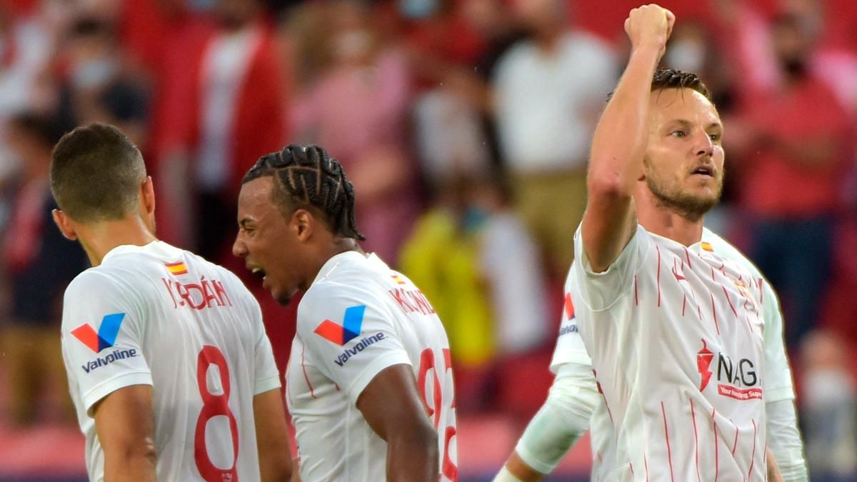 Rakitic celebra su gol con el Sevilla ante el Salzburgo Rakitic celebra su gol con el Sevilla ante el Salzburgo