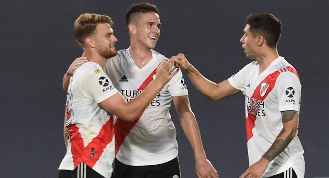 Los jugadores de River Plate celebran uno de los goles. Los jugadores de River Plate celebran uno de los goles.