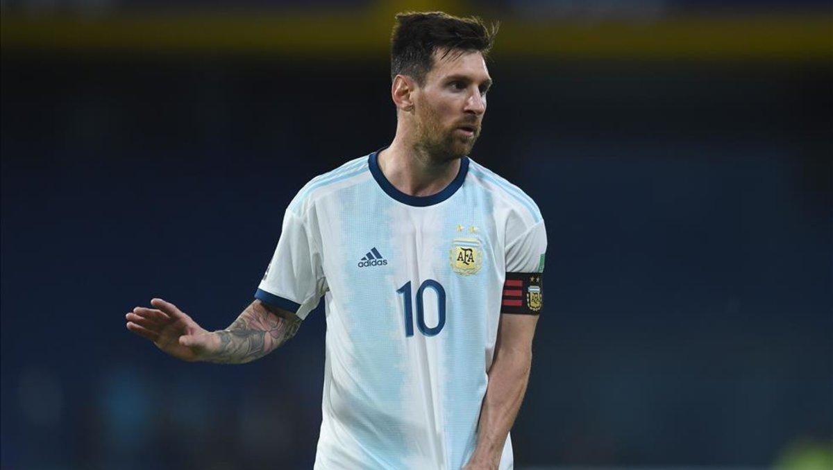 Lionel Messi salvó a una Argentina sin ideas