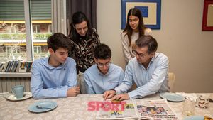 24h con Toni Freixa. Toni Freixa nos abre las puertas de su piso en la zona alta de Barcelona, donde vive desde hace quince años 24h con Toni Freixa. Toni Freixa nos abre las puertas de su piso en la zona alta de Barcelona, donde vive desde hace quince años