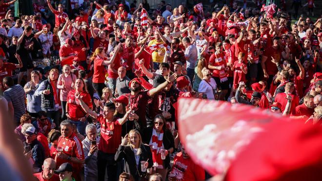 Aficionados del Liverpool en la grada del Stade de Frances durante la final de la Champions 2021/22