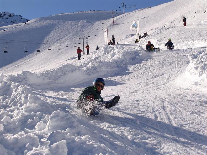 La nieve artificial toma las pistas de los Alpes italianos