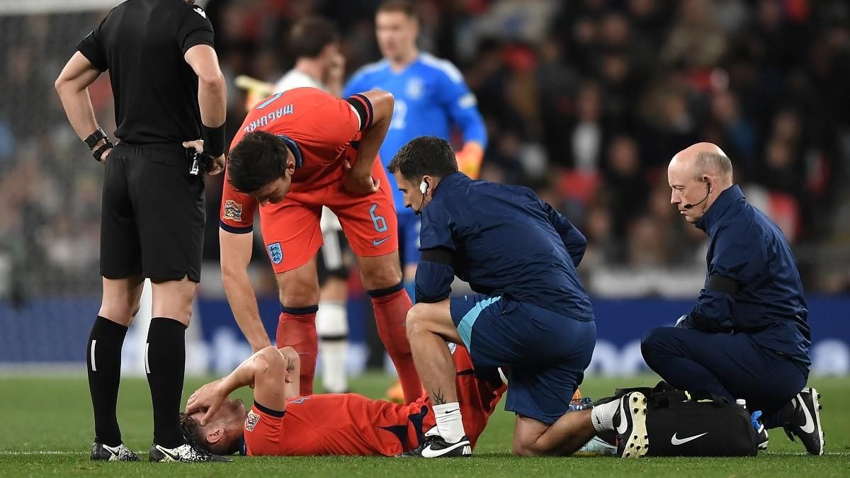 John Stones, tendido sobre el terreno de juego de Wembley John Stones, tendido sobre el terreno de juego de Wembley