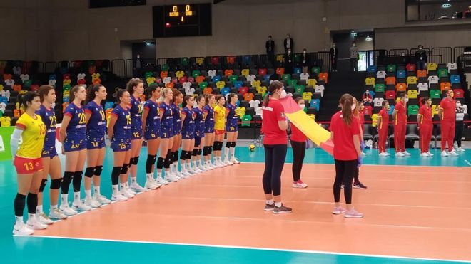 Las leonas del voley forman antes del encuentro Las leonas del voley forman antes del encuentro