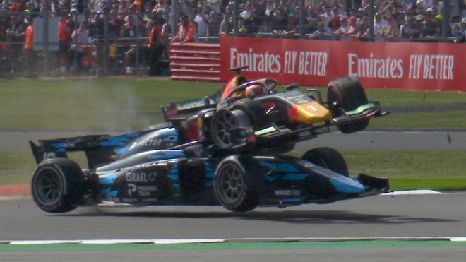 ¡Impresionante accidente en la carrera de Silverstone de F2!