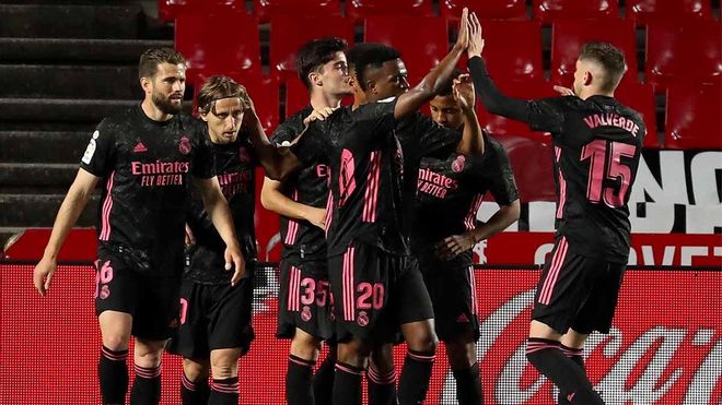 El Real Madrid a dos puntos del líder El Real Madrid a dos puntos del líder
