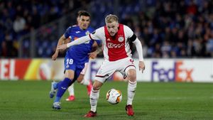 Van de Beek lleva tiempo en la agenda del Real Madrid Van de Beek lleva tiempo en la agenda del Real Madrid