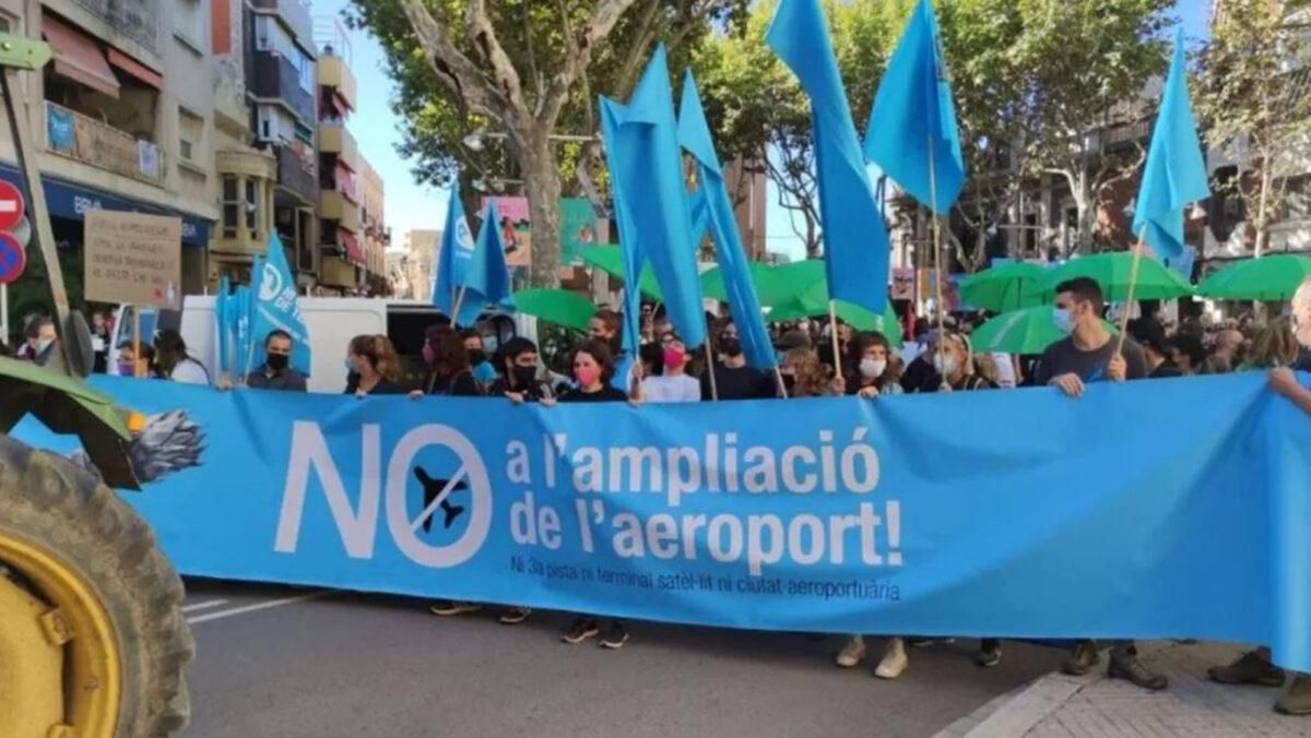 10.000 manifestantes en Barcelona contra la ampliación del aeropuerto 10.000 manifestantes en Barcelona contra la ampliación del aeropuerto
