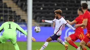 Konrad de la Fuente jugó sus primeros minutos con la USMNT en Swansea ante Gales
