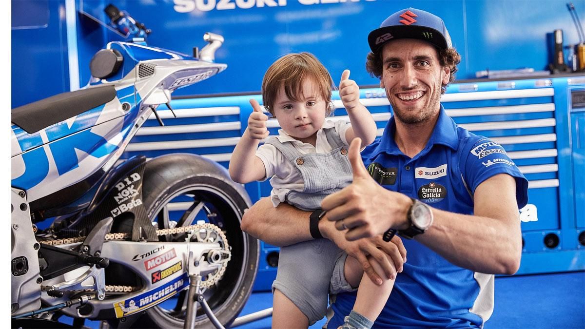 Álex Rins, junto a Trino, protagonistas del mes de junio en el calendario Talita Álex Rins, junto a Trino, protagonistas del mes de junio en el calendario Talita