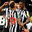 Los jugadores del Newcastle celebran el gol de Isak