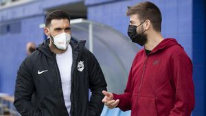 Eder Sarabia y Gerard Piqué conversan antes del Espanyol B-Andorra del pasado miércoles Eder Sarabia y Gerard Piqué conversan antes del Espanyol B-Andorra del pasado miércoles