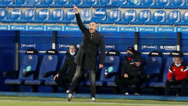 El Alavés de Abelardo Fernández sufrió una goleada contra el Real Madrid (1-4) en Mendizorroza El Alavés de Abelardo Fernández sufrió una goleada contra el Real Madrid (1-4) en Mendizorroza