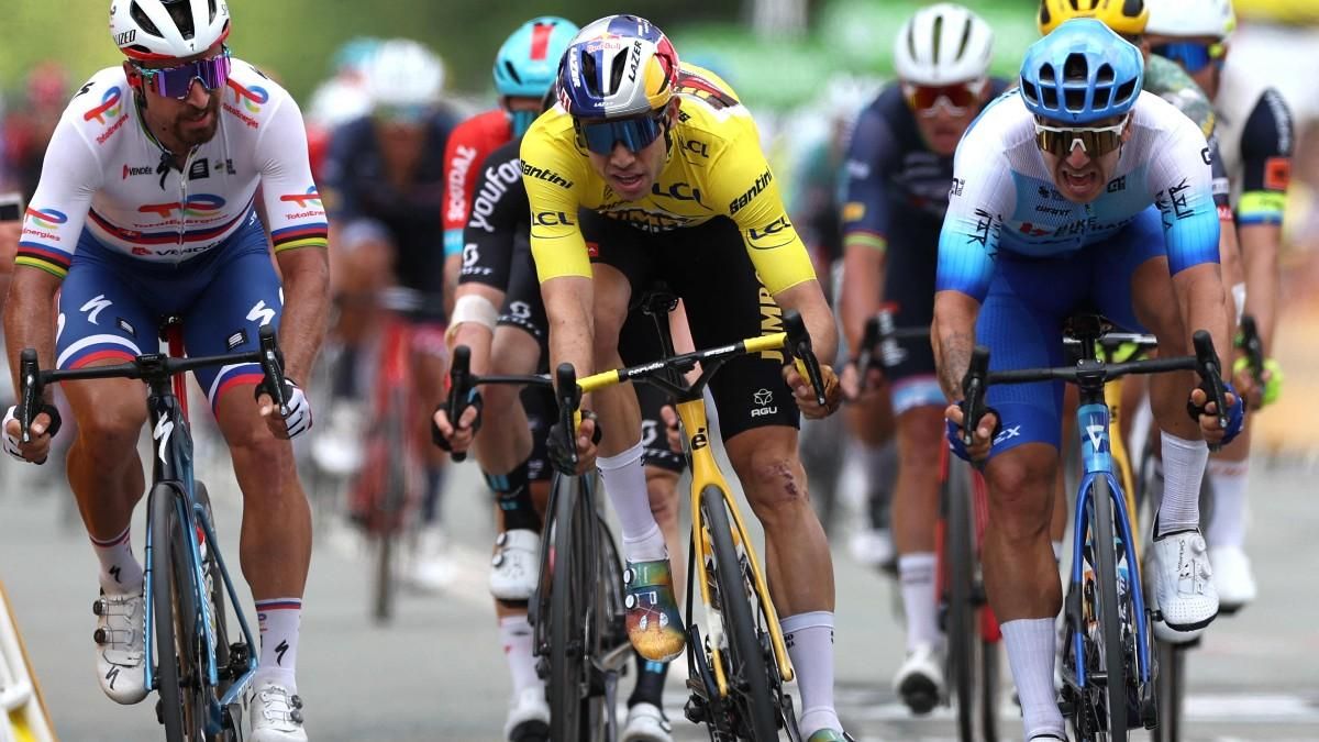 Van Aert y Groenewegen, en el final de etapa Van Aert y Groenewegen, en el final de etapa
