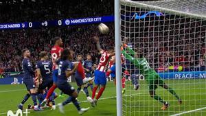 Atlético de Madrid - Manchester City | La ocasión de Carrasco: ¡sacó los puños Ederson!