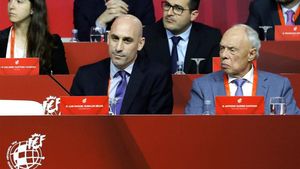 Rubiales junto a Antonio Suárez Santana durante la Asamblea general extraordinaria de la RFEF Rubiales junto a Antonio Suárez Santana durante la Asamblea general extraordinaria de la RFEF