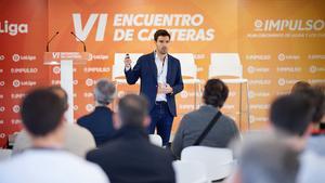 Juan Florit, director de Proyectos Deportivos de LaLiga, durante su intenvenció en El Sadar para explicar el Plan de Optimización y Mejora de las Canteras