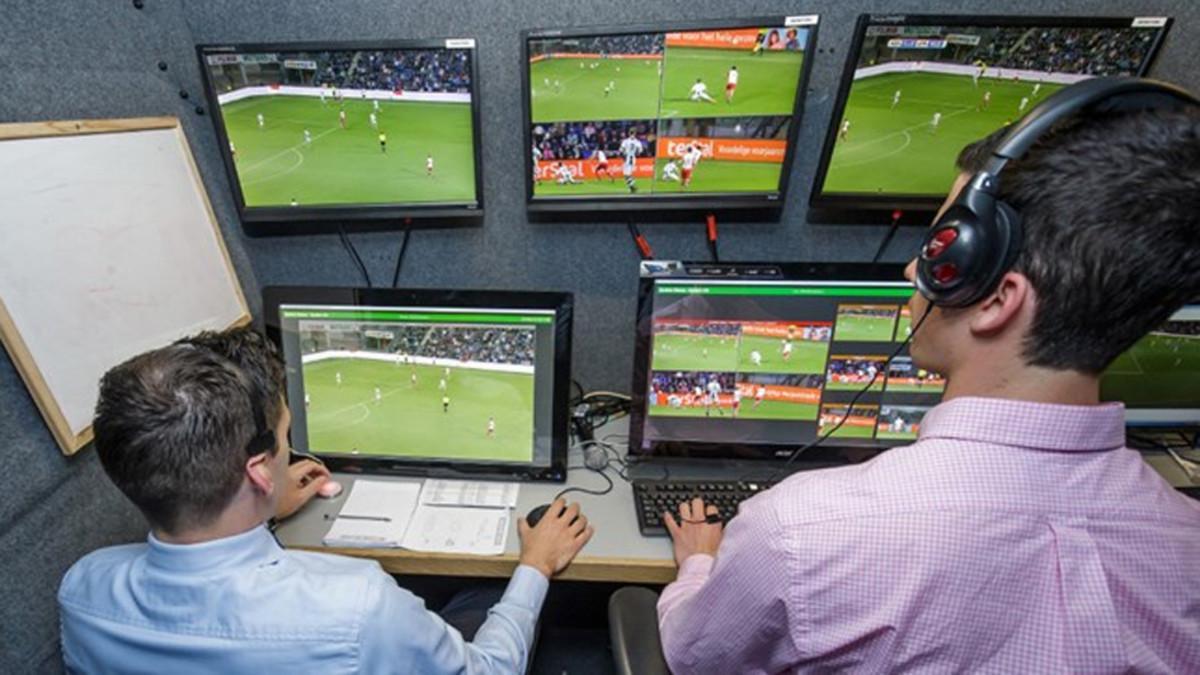 La UEFA estudia introducir el videoarbitraje esta temporada