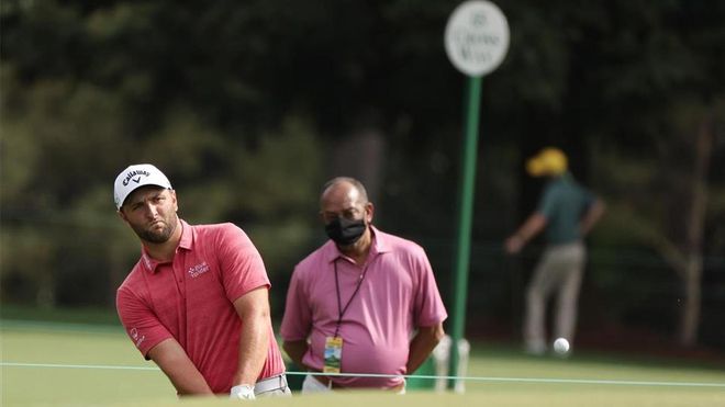 Jon Rahm, en un approach durante la última vuelta del torneo Jon Rahm, en un approach durante la última vuelta del torneo