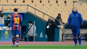 Messi sale del campo tras recibir la tarjeta roja en la prórroga Messi sale del campo tras recibir la tarjeta roja en la prórroga