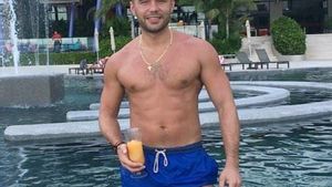Cristian Suescun anuncia su entrada en el mundo del porno con Apolonia Lapiedra en este avance Cristian Suescun anuncia su entrada en el mundo del porno con Apolonia Lapiedra en este avance