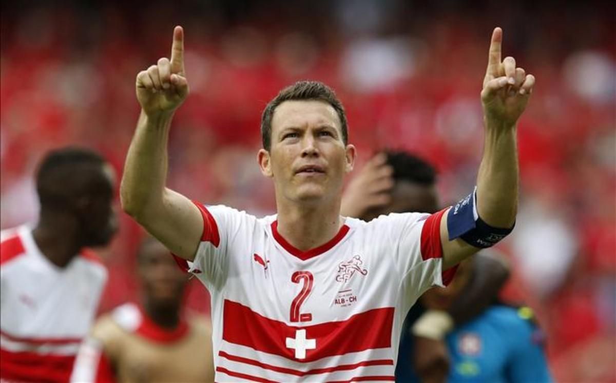 Lichtsteiner, bajo la lupa de Robert con la selección suiza Lichtsteiner, bajo la lupa de Robert con la selección suiza