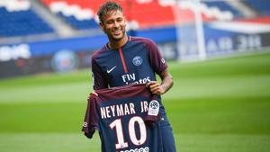 Neymar llegó al PSG en 2017 procedente del Barça por 222 millone sde euros