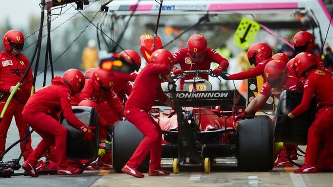 Los mecánicos de Ferrari en el Circuito de Montmeló Los mecánicos de Ferrari en el Circuito de Montmeló