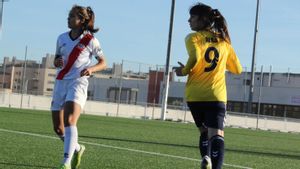 Alba Palacios, jugadora del Torrelodones CF, en una acción de partido Alba Palacios, jugadora del Torrelodones CF, en una acción de partido