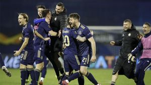 Los futbolistas del Dinamo de Zagreb celebrando el pase a cuartos de final Los futbolistas del Dinamo de Zagreb celebrando el pase a cuartos de final