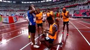 La imagen más bonita de los Juegos Paralímpicos: ¡un guía le propone matrimonio a la atleta después de la carrera!