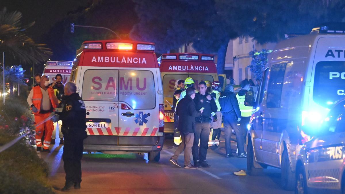 Imagen del enorme despliegue sanitario y policial tras el accidente con tres fallecidos en la avenida Alcora.