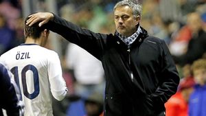 Mourinho le ha mandado un recado a Özil Mourinho le ha mandado un recado a Özil