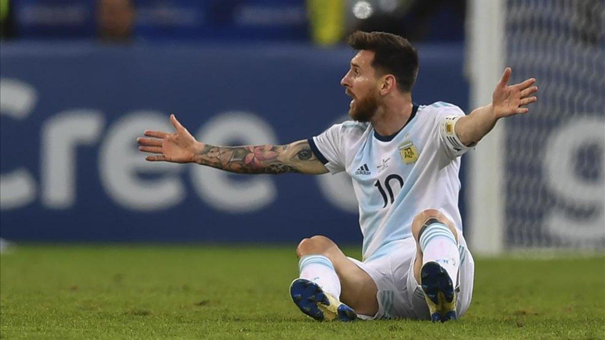 Leo Messi annoyed with Ecuadorian referee in Brazil defeat