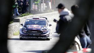 El francés Ogier, al frente de la clasificación en Córcega El francés Ogier, al frente de la clasificación en Córcega